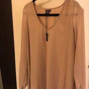 Blouse with open arm sleeves.